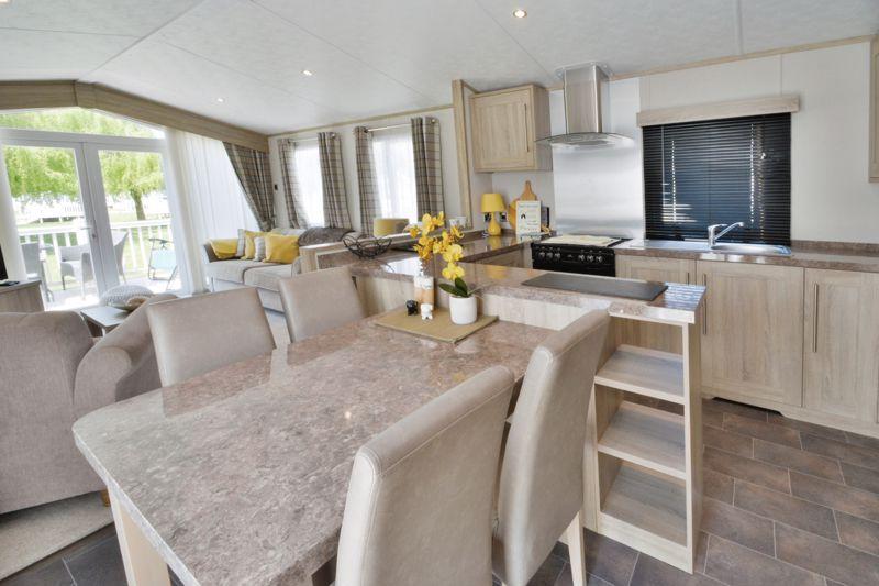 Willow View, Cotswold Hoburne, Cotswold Water Park 2 bed park home for