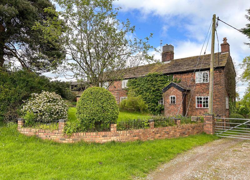 Mollards Farm, Gawsworth, Macclesfield 4 bed farm house for sale £