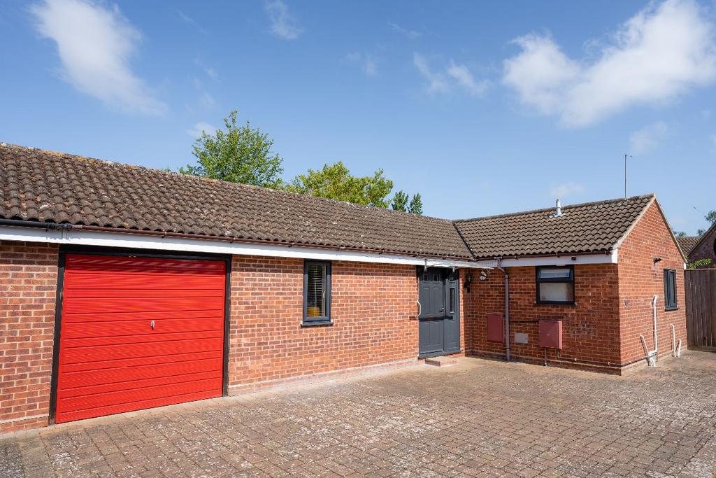 Westland, Martlesham Heath, Ipswich 2 bed bungalow for sale £325,000