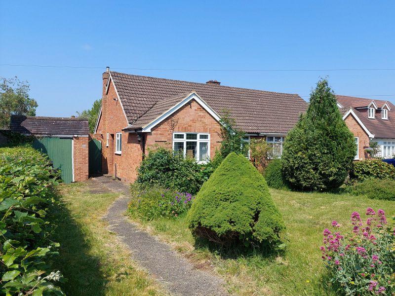 Eastwick Park Avenue, Great Bookham KT23 2 bed bungalow for sale £550,000