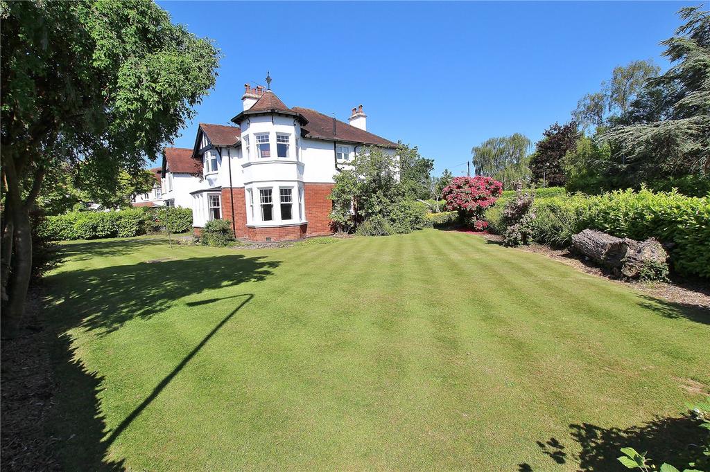 Hollybush Road, Cyncoed, Cardiff, CF23 4 bed detached house for sale