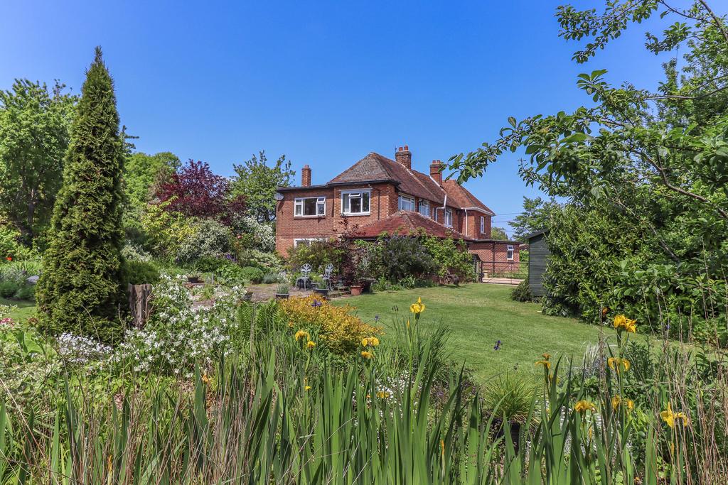 West Tytherley, Salisbury, Wiltshire SP5 3 bed semidetached house for