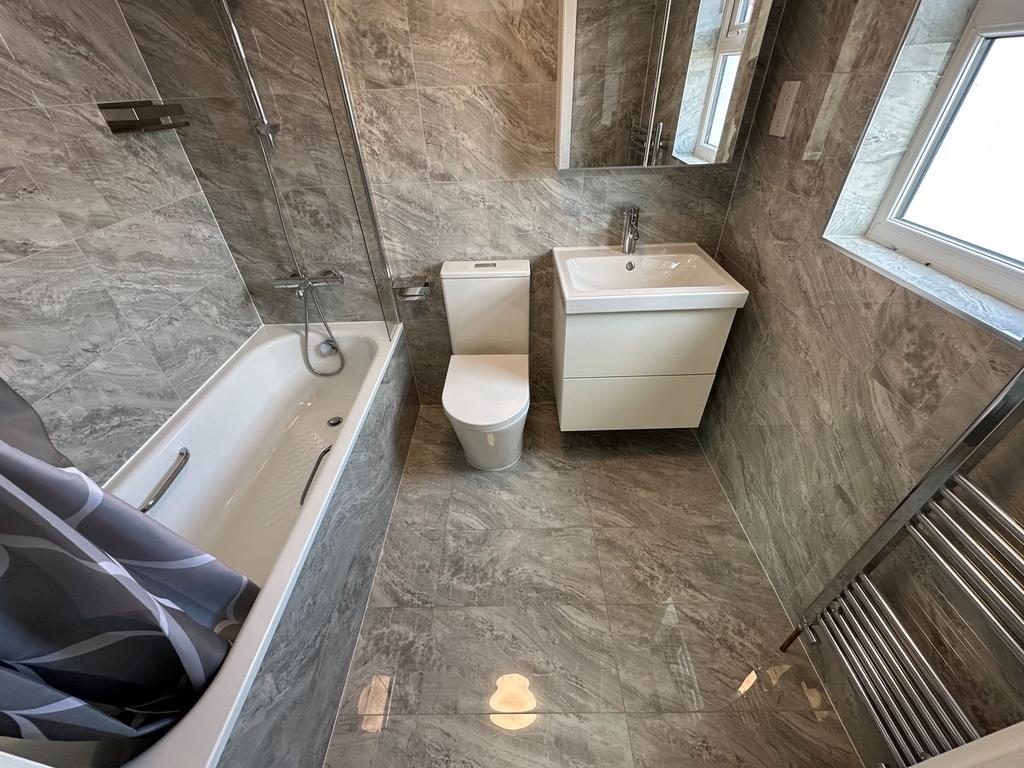 En-Suite Bathroom Su