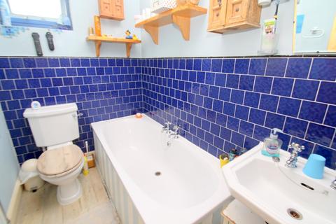 2 bedroom end of terrace house for sale, Farmers Road, Staines-upon-Thames, TW18