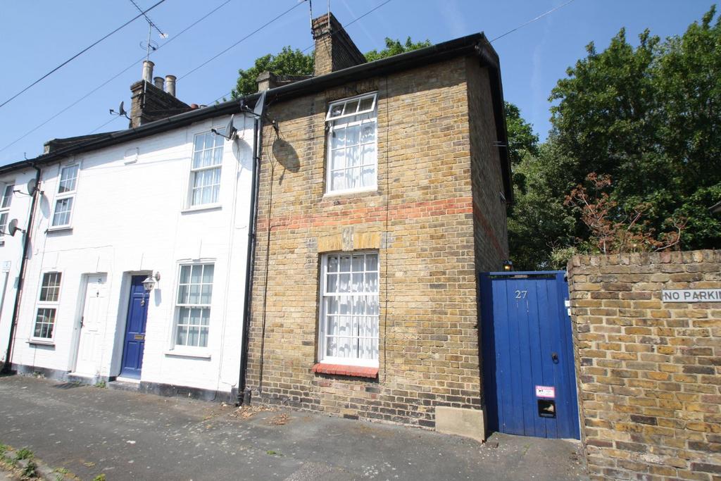 Farmers Road, StainesuponThames, TW18 2 bed end of terrace house for