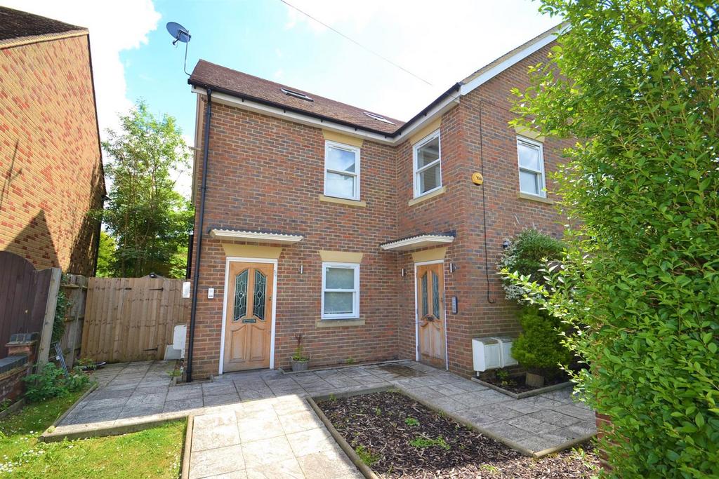 Country View Court, New Road, Radlett 2 bed apartment £325,000