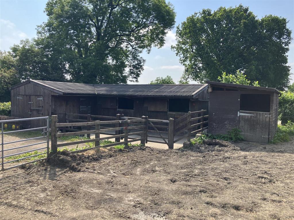 Equestrian Unit, Crow Lane, Woolley Moor, Alfreton Equestrian property