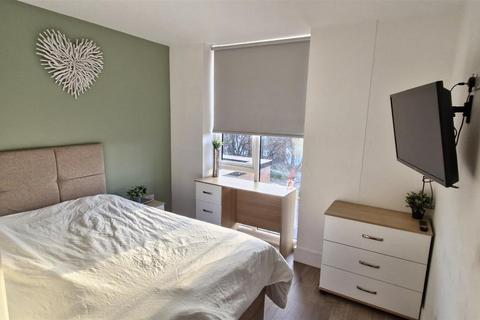 6 bedroom duplex to rent, *£170 PPPW BILLS INCLUDED*  Marjor Oak, Queens Road East, Beeston, Nottingham
