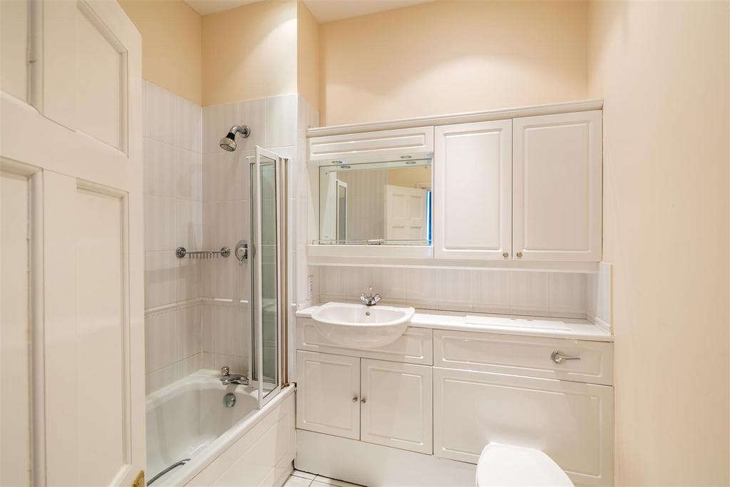 56 Victoria Court internals-3.jpg