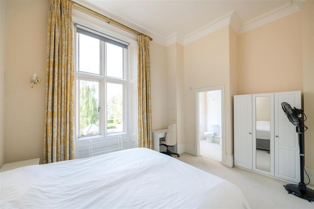 56 Victoria Court internals-4.jpg