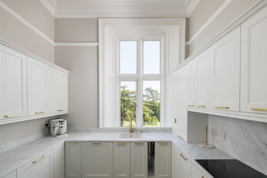 56 Victoria Court internals-7.jpg