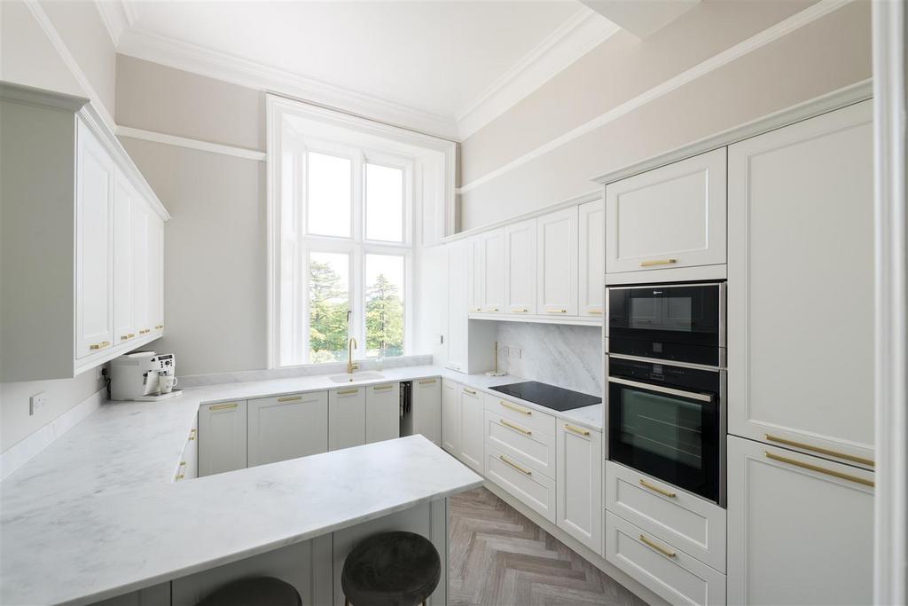 56 Victoria Court internals-6.jpg