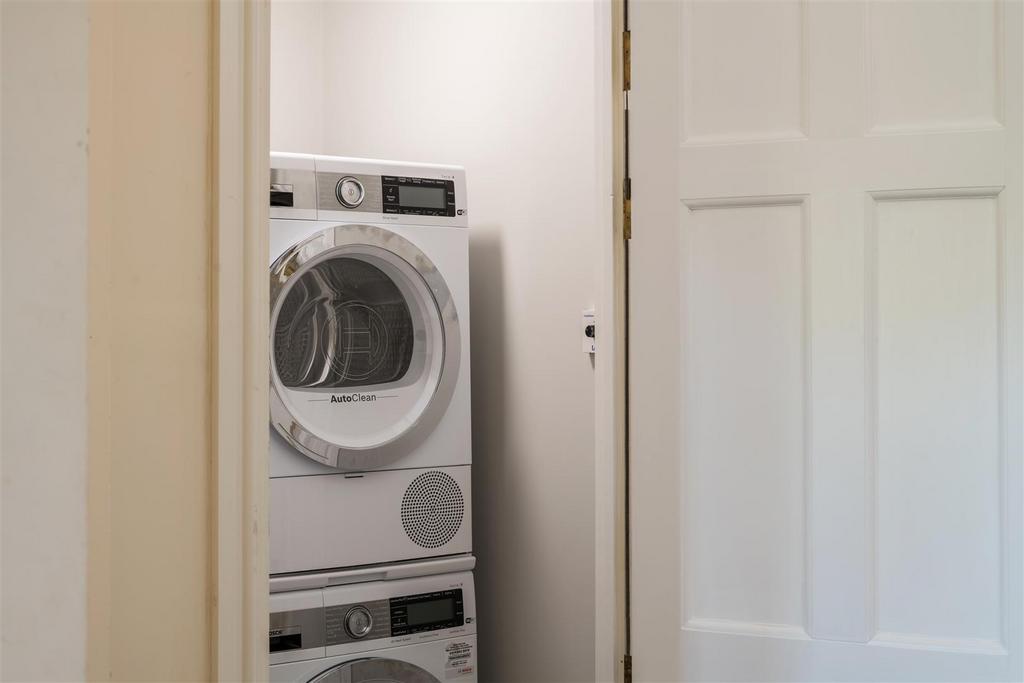 56 Victoria Court internals-14.jpg