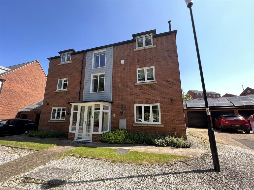 Fish Ponds Way, Great Barr, Birmingham 6 bed detached house for sale