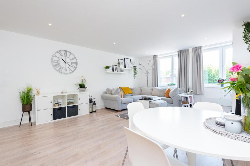 Quadra House, Basingstoke RG21 1 bed flat for sale £140,000