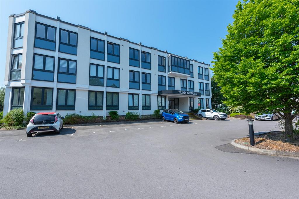 Quadra House, Basingstoke RG21 1 bed flat £140,000