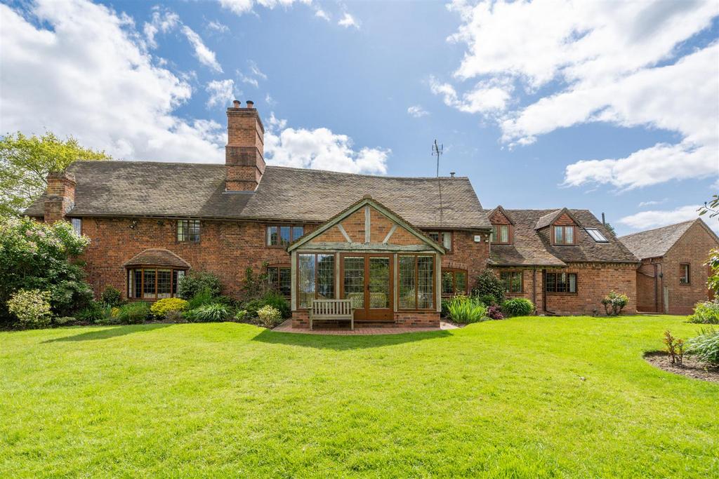 Cuttle Pool Lane, Knowle, B93 Stunning Converted Farmhouse 4 bed