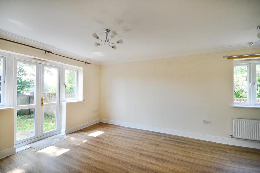 Sitting/dining room