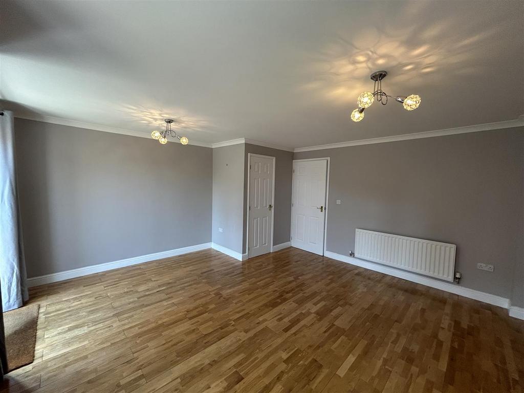 Cefn Glas Road, Cefn Glas, Bridgend... 3 bed semidetached house £950