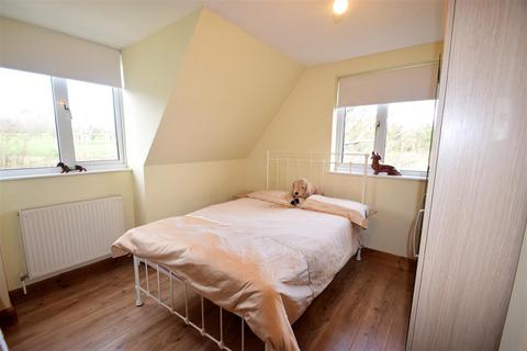 32a Meadow Close, Coychurch, Bridgend, CF35 5HH
