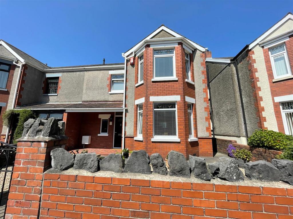 Cedar Road, Neath 3 bed semidetached house for sale £325,000