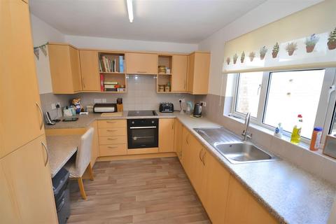 9 Caesar Green, Dorchester, DT1 2RJ