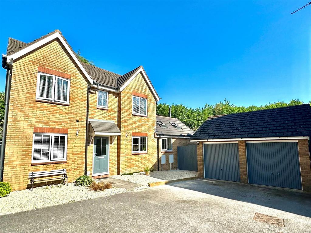 TremYDyffryn, Broadlands, Bridgend County, CF31 5AP 4 bed detached house for sale £410,000