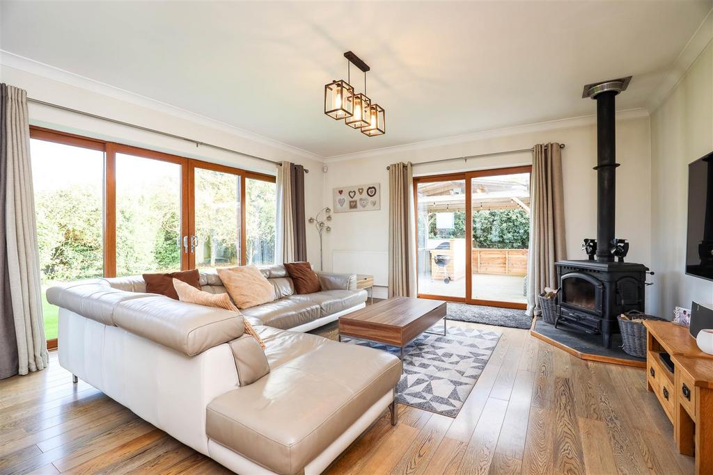 The Retreat, Nottage, Porthcawl, Bridgend County Borough, CF36 3RU 6