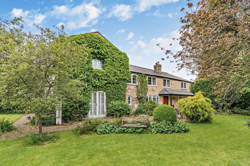 Manorley, Malham Way, Knaresborough, HG5 0HQ 5 bed detached house for