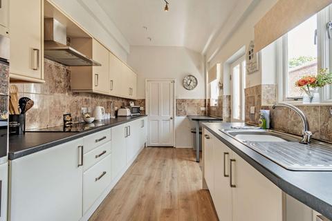 5 bedroom end of terrace house for sale, Penleys Grove Street, York