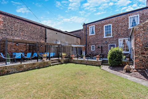 5 bedroom end of terrace house for sale, Penleys Grove Street, York