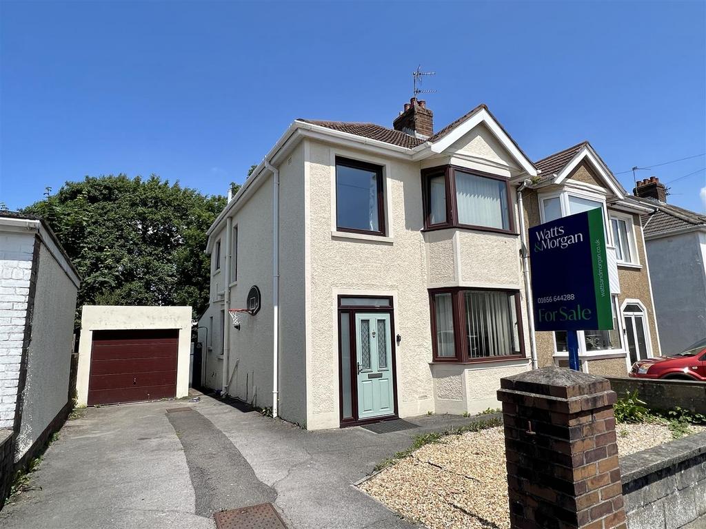 Woodland Avenue, Porthcawl, Bridgend... 3 bed semidetached house £318,500