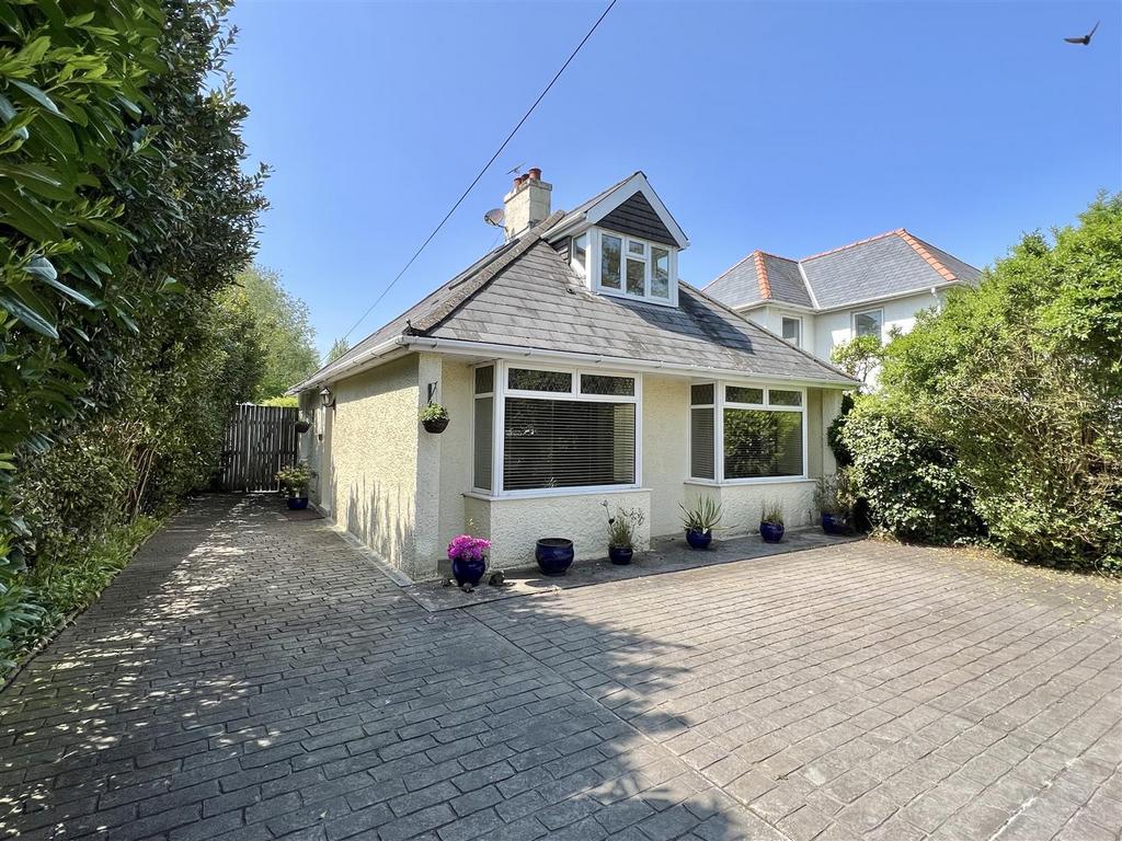 Beach Road, Newton Porthcawl, Bridgend County Borough, CF36 5NH 3 bed