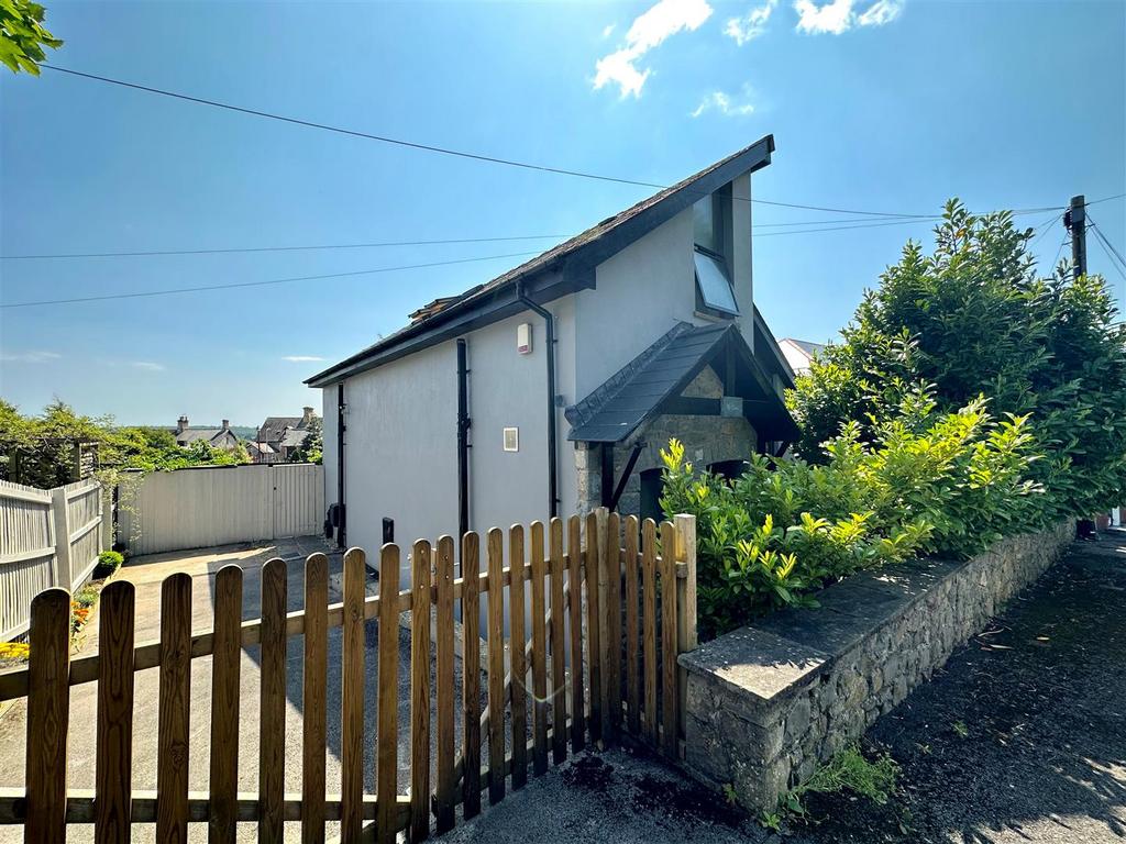 Ty Lias, West Road, Bridgend, Bridgend County Borough CF31 4HQ 2 bed