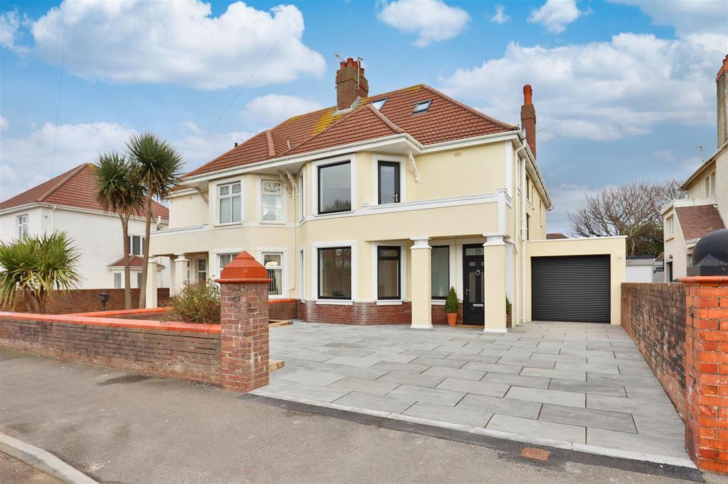 Lougher Gardens, Porthcawl, Bridgend County Borough, CF36 3BJ 4 bed