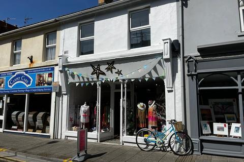 Retail property (high street) for sale, Retail/Business Unit with Living Accomodation, 5 Well Street, Porthcawl, CF36 3BE