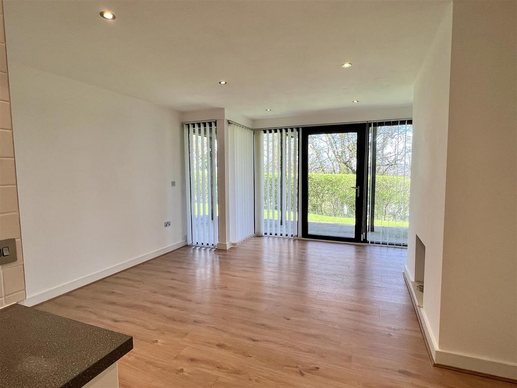 Woodridge, Bridgend County Borough... 2 bed flat £185,000