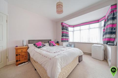 180 Broadfields Avenue, Edgware, HA8 8TF