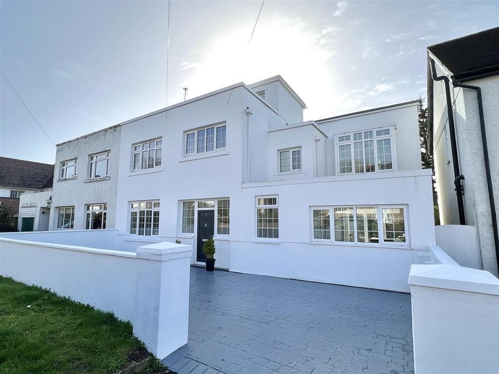 Walters Road, Bridgend County Borough, CF31 4HE 4 bed semidetached