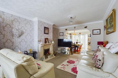 33 Heneage Crescent, New Addington, Croydon, CR0 0NX