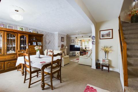 33 Heneage Crescent, New Addington, Croydon, CR0 0NX