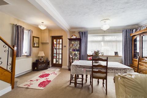 33 Heneage Crescent, New Addington, Croydon, CR0 0NX