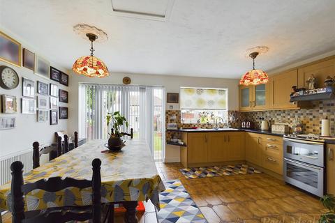 33 Heneage Crescent, New Addington, Croydon, CR0 0NX