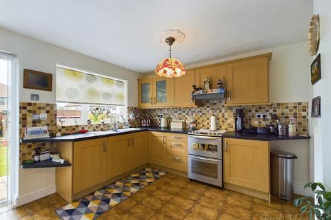 33 Heneage Crescent, New Addington, Croydon, CR0 0NX