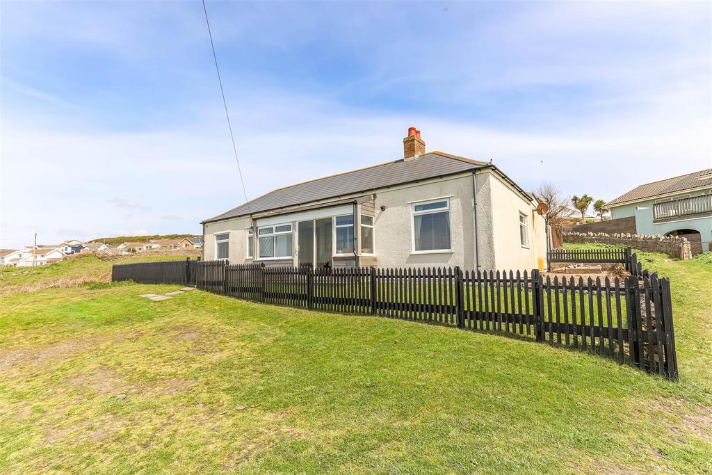 West Winds, OgmorebySea, Bridgend County Borough, CF32 0QA 3 bed