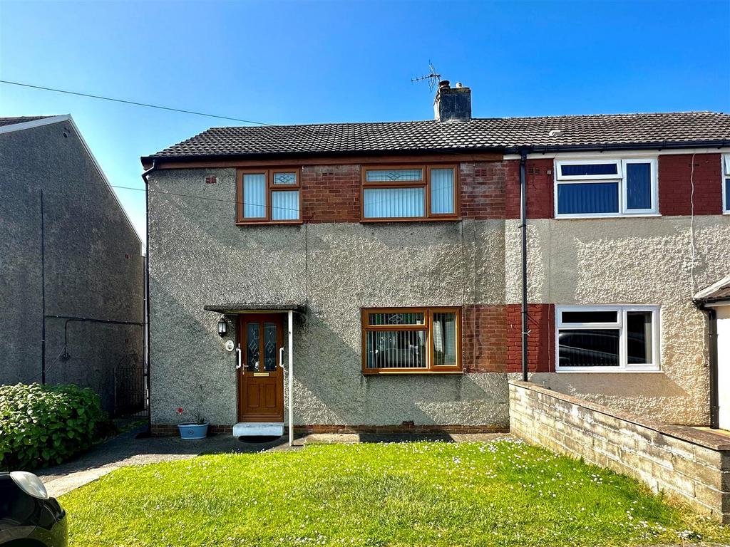 Maesglas, Bridgend, Bridgend County Borough, CF31 4RX 3 bed semi