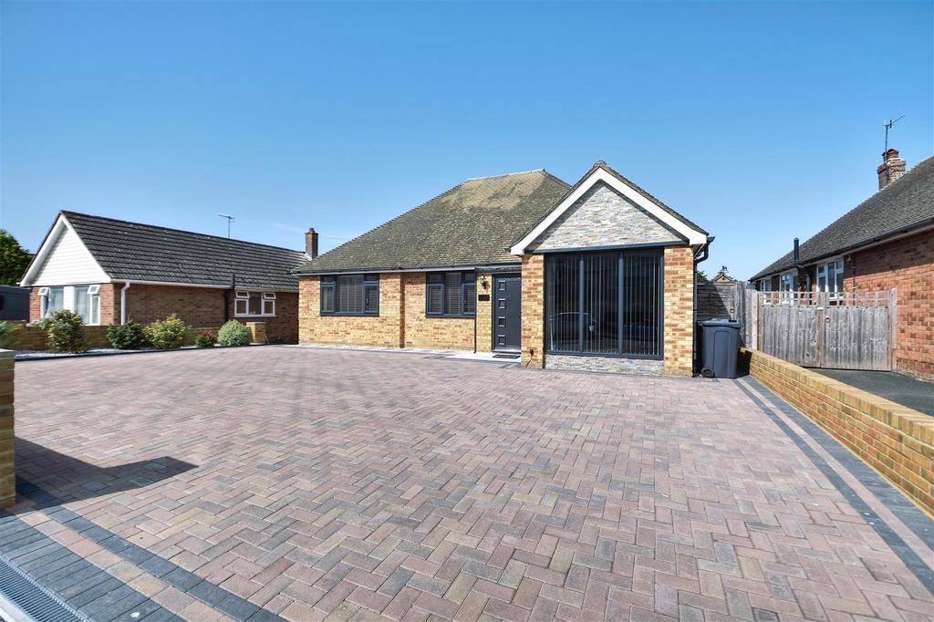 Kenton Close, BexhillOnSea 4 bed detached house for sale £520,000
