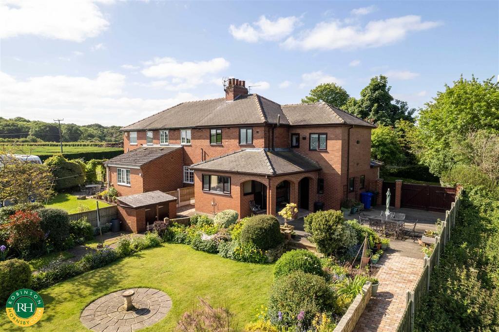 Clifton Hill, Conisbrough, Doncaster 3 bed house for sale £275,000