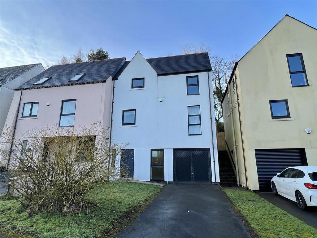 Duffryn Oaks Drive, Pencoed, Bridgend County Borough, CF35 6LZ 3 bed