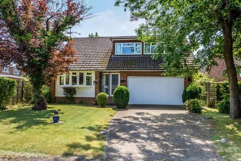 4 bedroom detached house for sale, GROVESIDE CLOSE, GREAT BOOKHAM, KT23